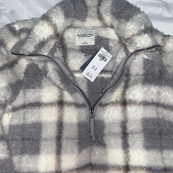 Sherpa Half-Zip Elevated Trim Sweatshirt softAF Collection - Picture 4 of 4